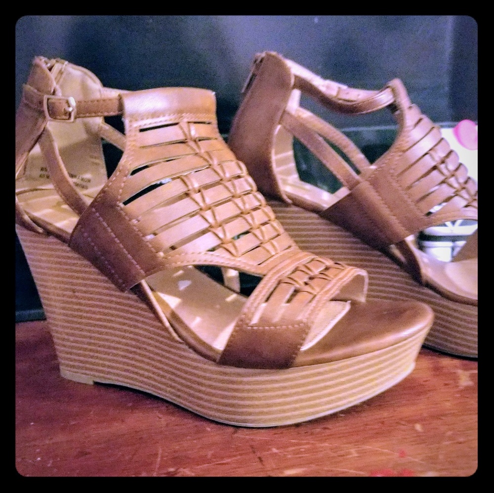 Report Wedges NWOT
